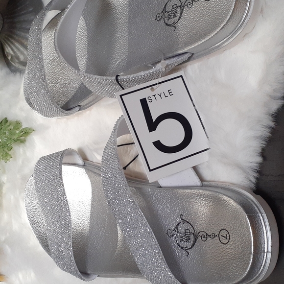 Sandals - Picture 5 of 5